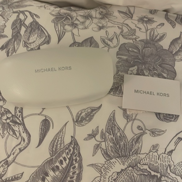 Michael Kors Sunglasses Dark Brown - Picture 5 of 5